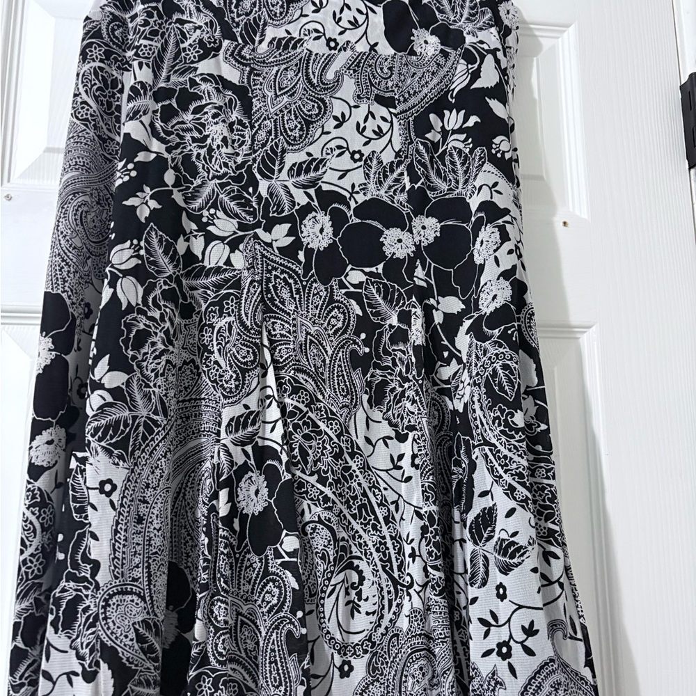 Elegant Black and White Paisley Skirt